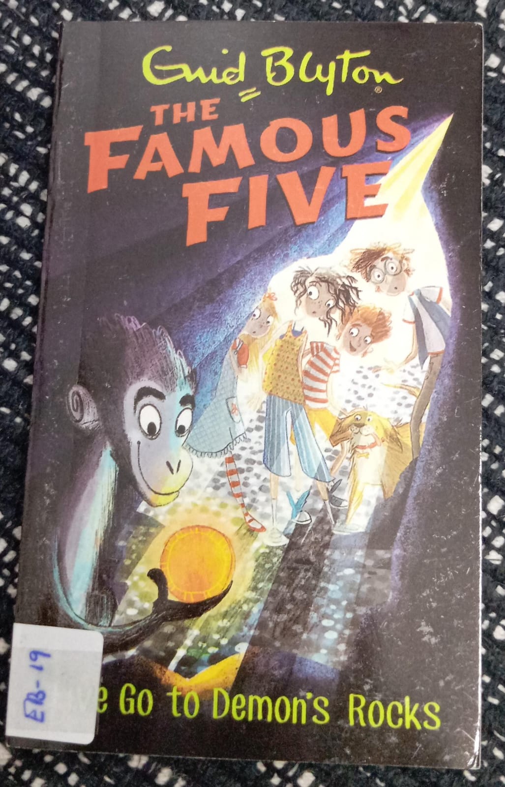 THE FAMOUS FIVE (FIVE GO TO DEMON'S ROCK) - EB - 19