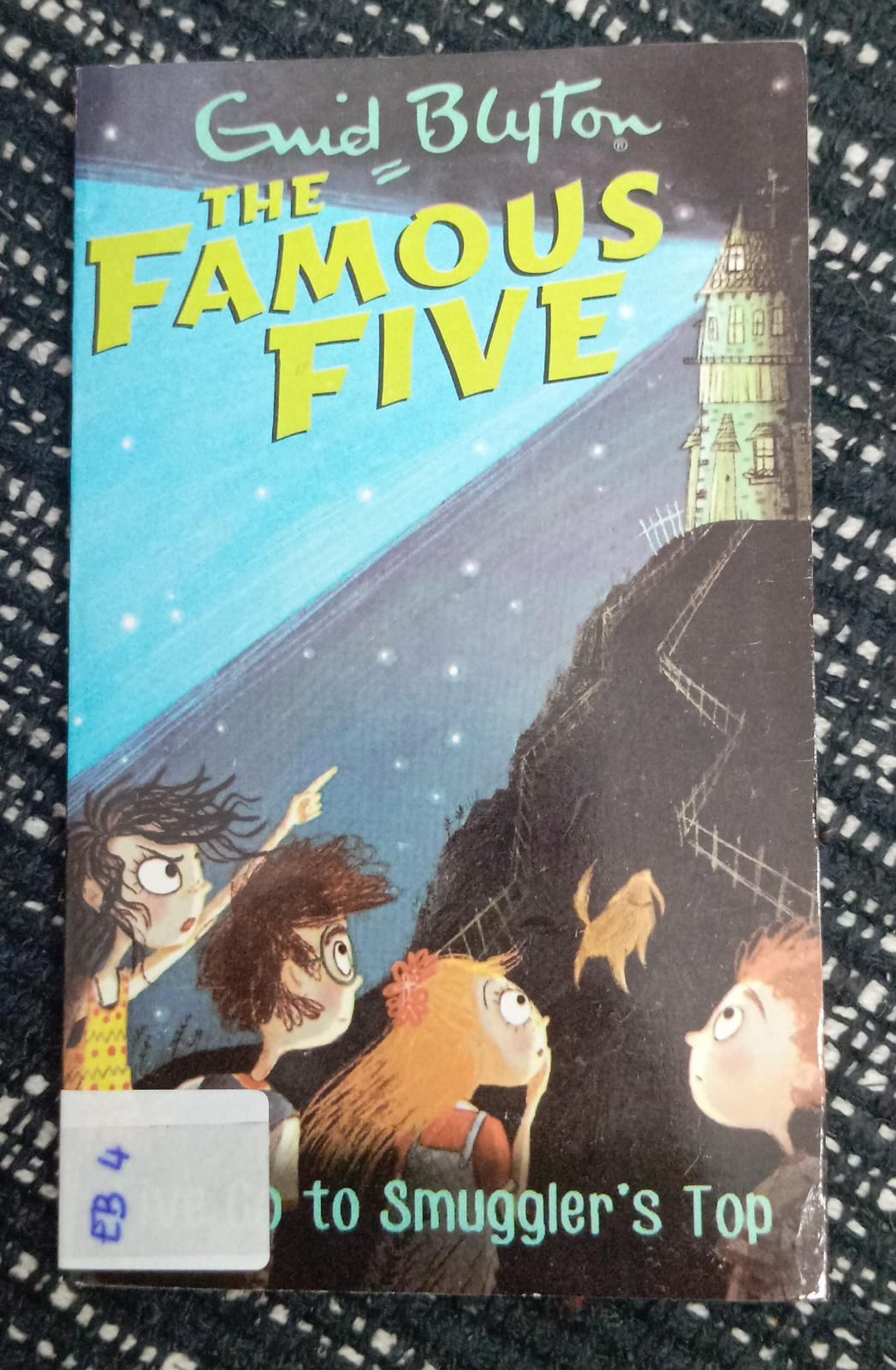 THE FAMOUS FIVE (FIVE GO TO SMUGGLER'S TOP) - EB - 4